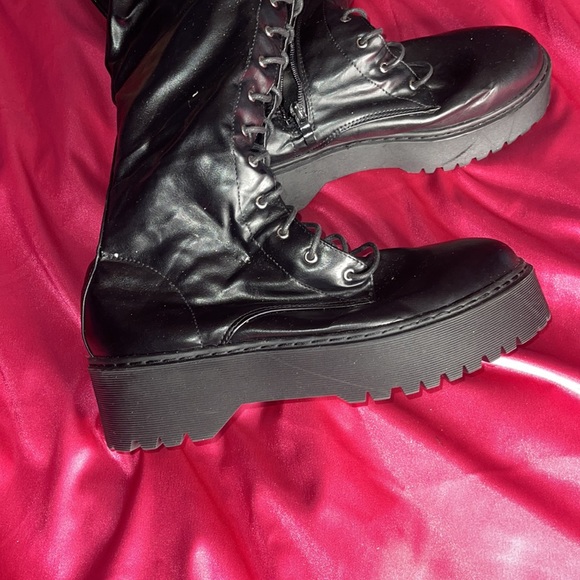 Fashion Nova Double Time Boots- Black 👢 - Picture 4 of 7